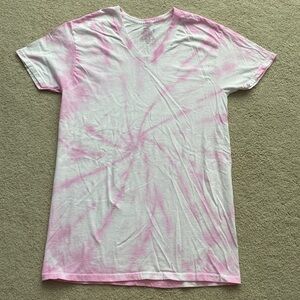 Fruit of the Loom pink Hand dyed size small vneck Tshirt in Great condition.